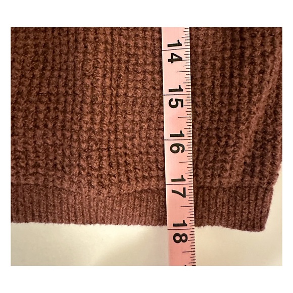 Old Navy Cozy Cropped Sweater Tank Top - Picture 8 of 9